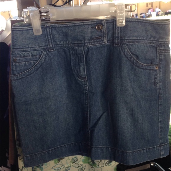LOFT Dresses & Skirts - Host Pick! Ann Taylor LOFT denim skirt. Size 10. EUC